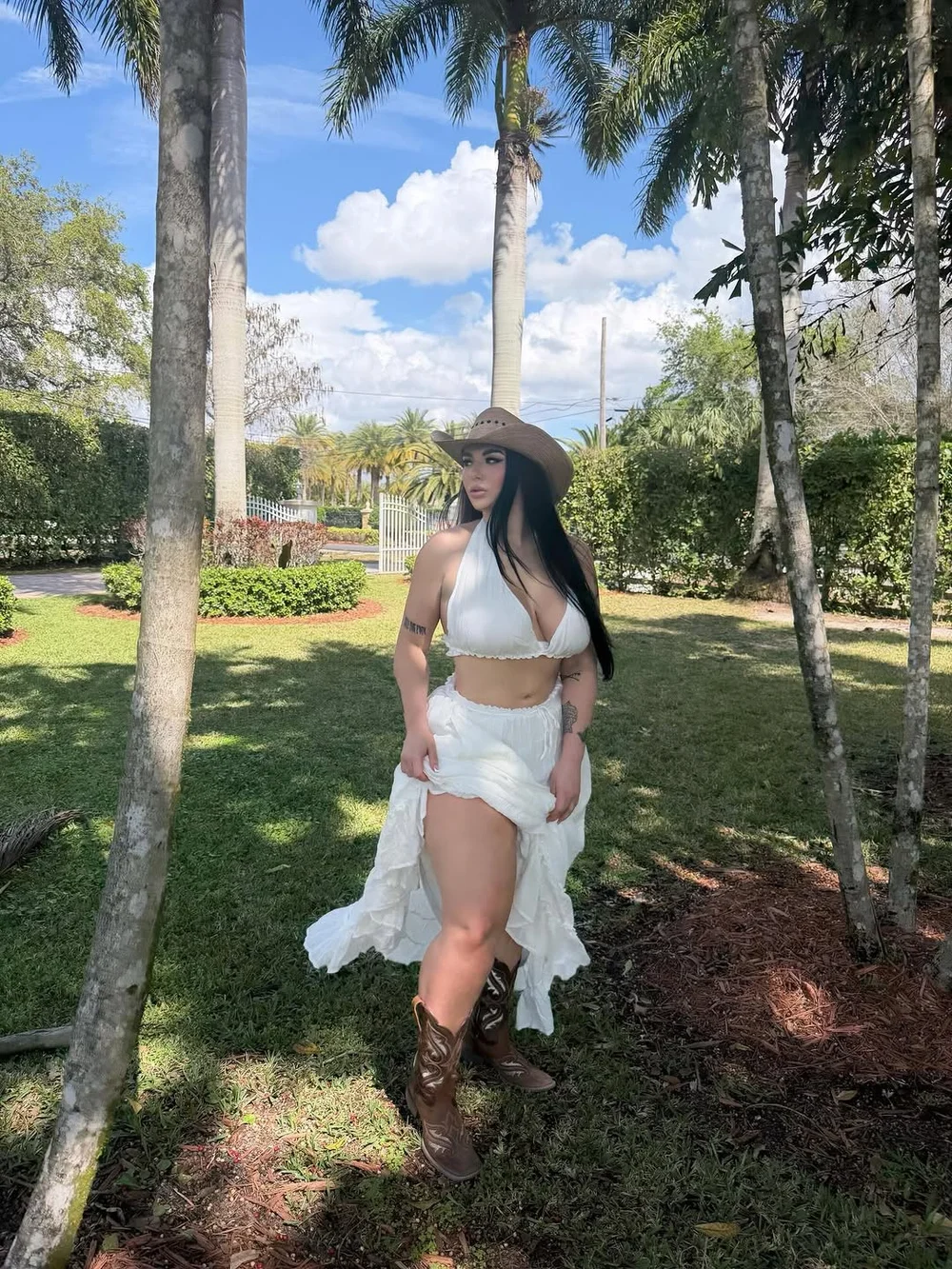 Kileylynn_ White Bikini Top Cowboy Hat OnlyFans Photo Leaked
