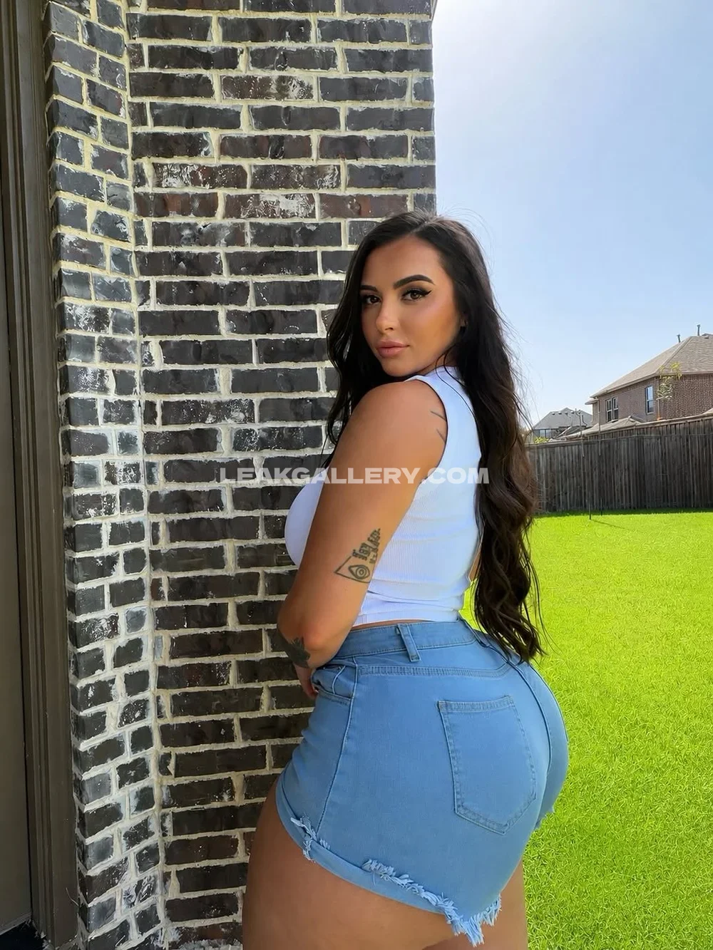 Kileylynn_ Denim Shorts Ass Pose OnlyFans Photo Leaked