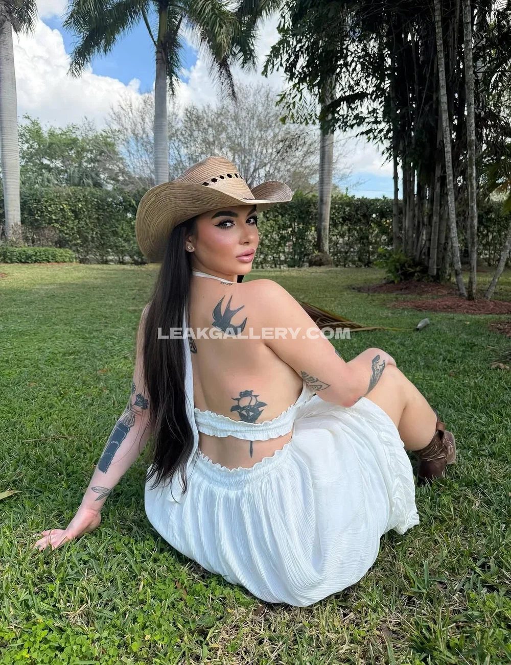 Kileylynn_ Tattooed Back Outdoor Pose OnlyFans Photo Leaked
