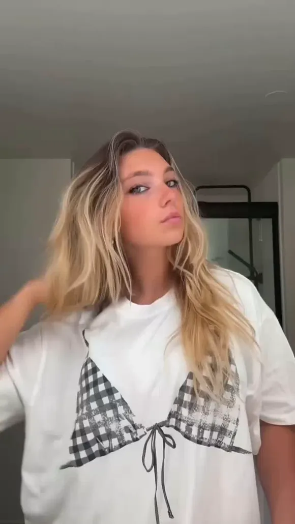 Kinibear White Tee Over Checkered Bra OnlyFans Video Leaked