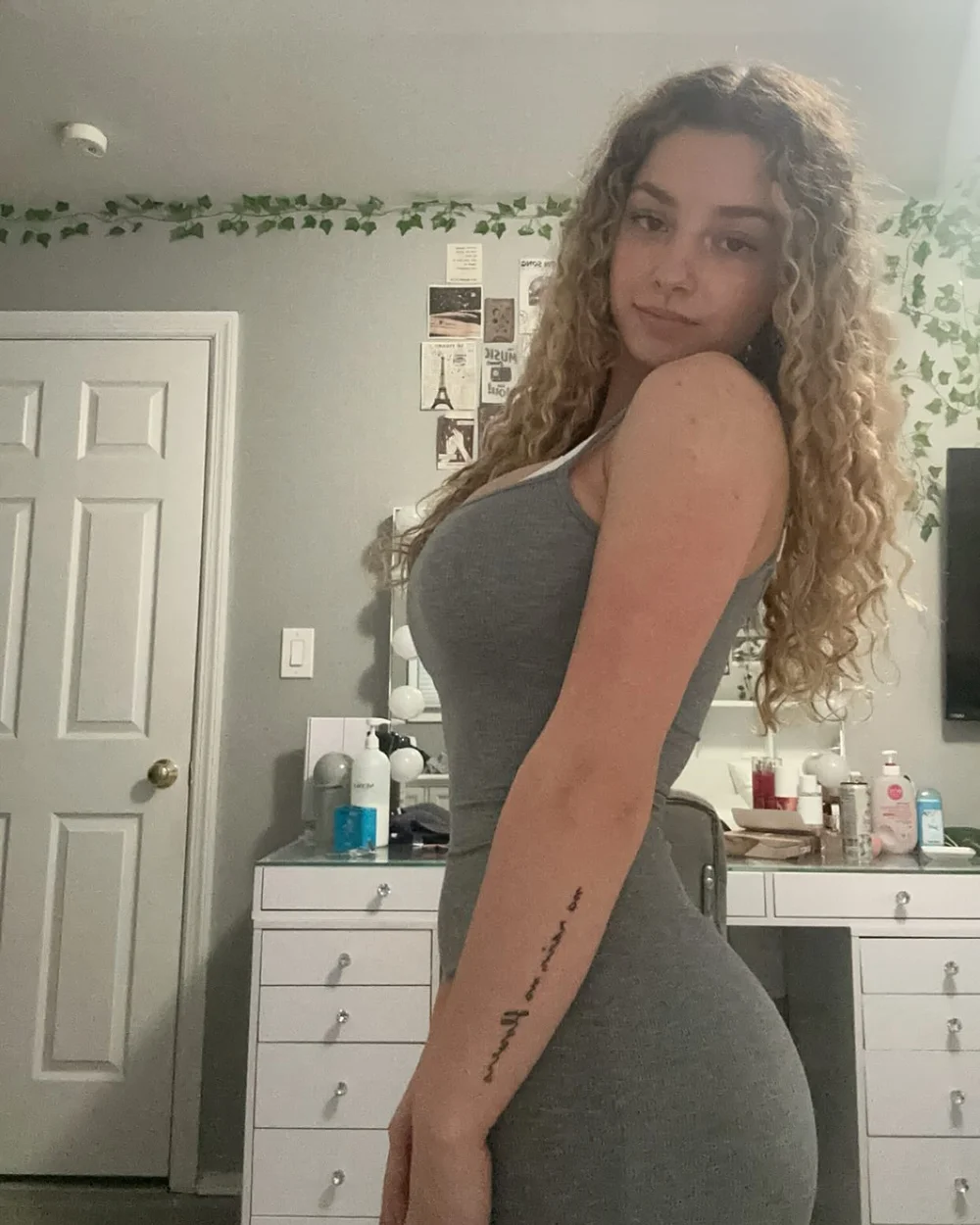 Kira Pregiato Grey Bodysuit Side Pose OnlyFans Photo Leaked