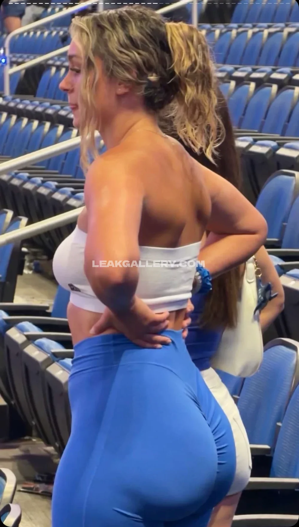 Kirstentoosweet Blue Leggings Ass Pose OnlyFans Photo Leaked