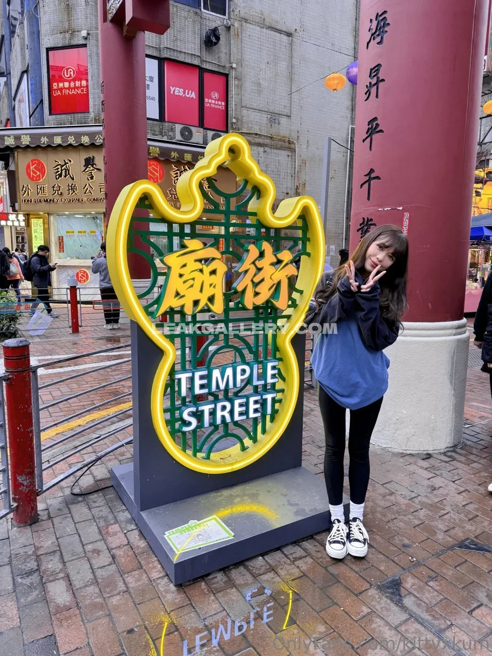 Kittyxkum Street Pose With Peace Sign OnlyFans Photo Leaked