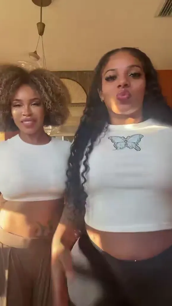 Kkvsh Twin Crop Top Pose OnlyFans Video Leaked
