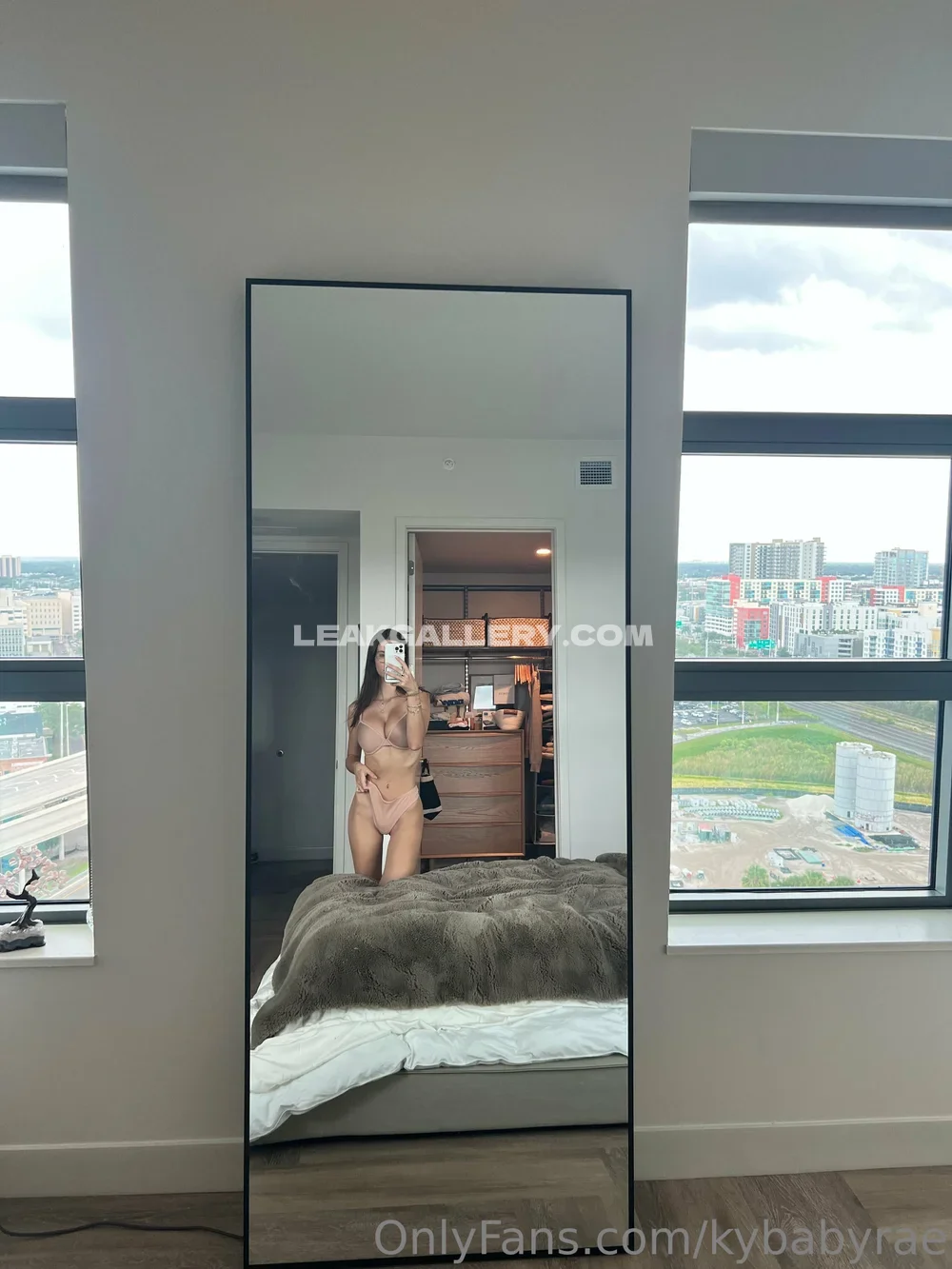 Kybabyraee Mirror Selfie In Lingerie OnlyFans Photo Leaked