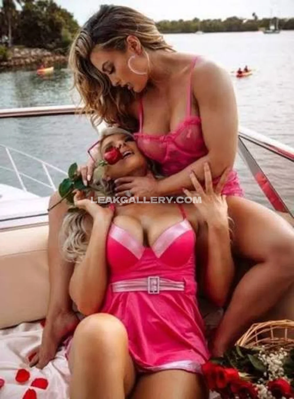 Laceyevanswwe Pink Lingerie Boat Display OnlyFans Photo Leaked