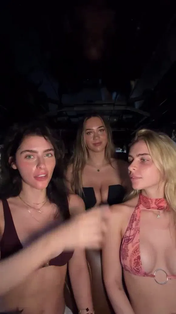 Laurenhamden Bikini Selfie With Friends OnlyFans Video Leaked