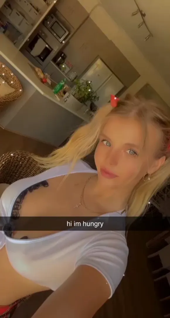 Layla_roo Low-Cut White Top Tease OnlyFans Video Leaked