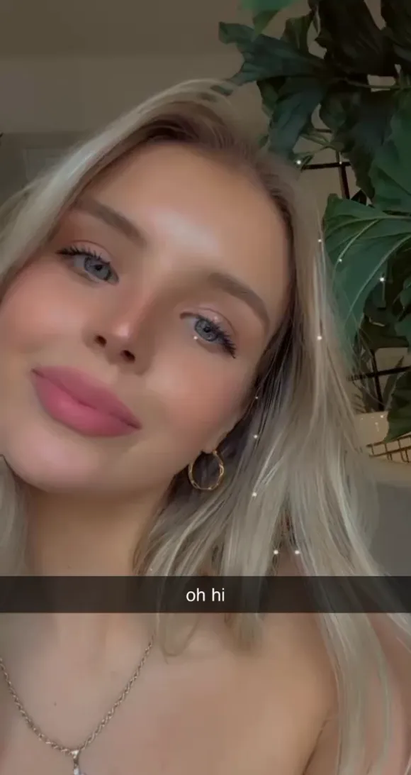 Layla_roo Topless Floor Pose OnlyFans Video Leaked