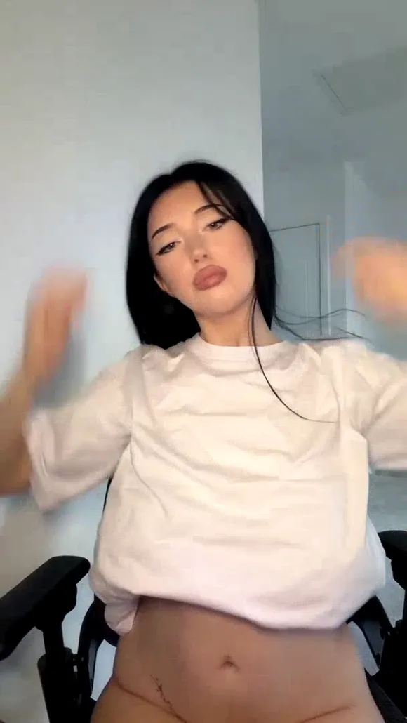 Layladr Bare Midriff Dance Tease OnlyFans Video Leaked