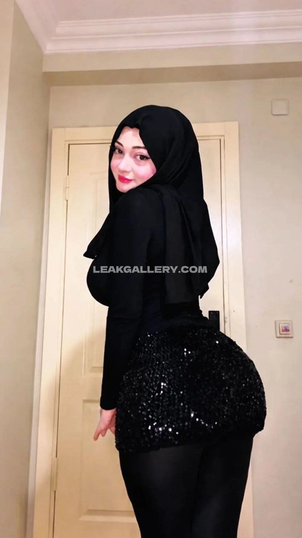 Zelal Sequined Booty Shake OnlyFans Photo Leaked