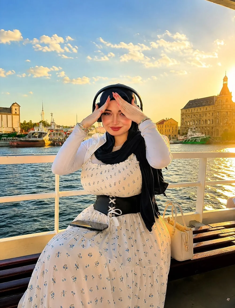 Zelal Scenic Boat Ride Pose OnlyFans Photo Leaked