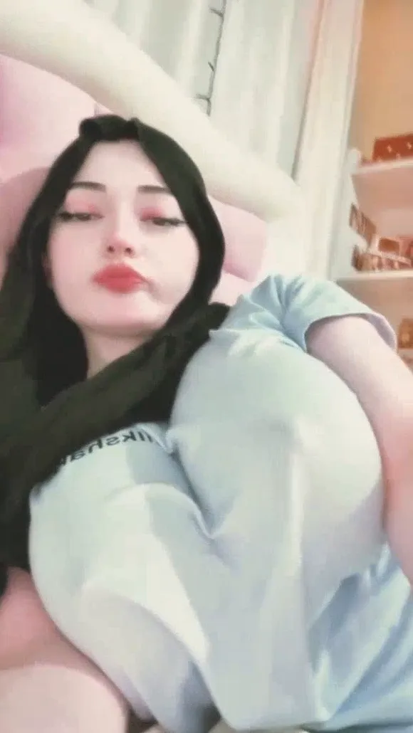 Zelal Lying Down Pout OnlyFans Video Leaked