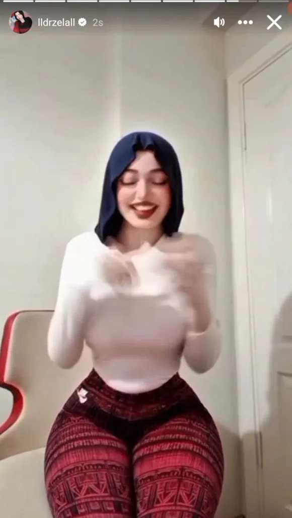 Zelal Hooded Top Tease OnlyFans Video Leaked