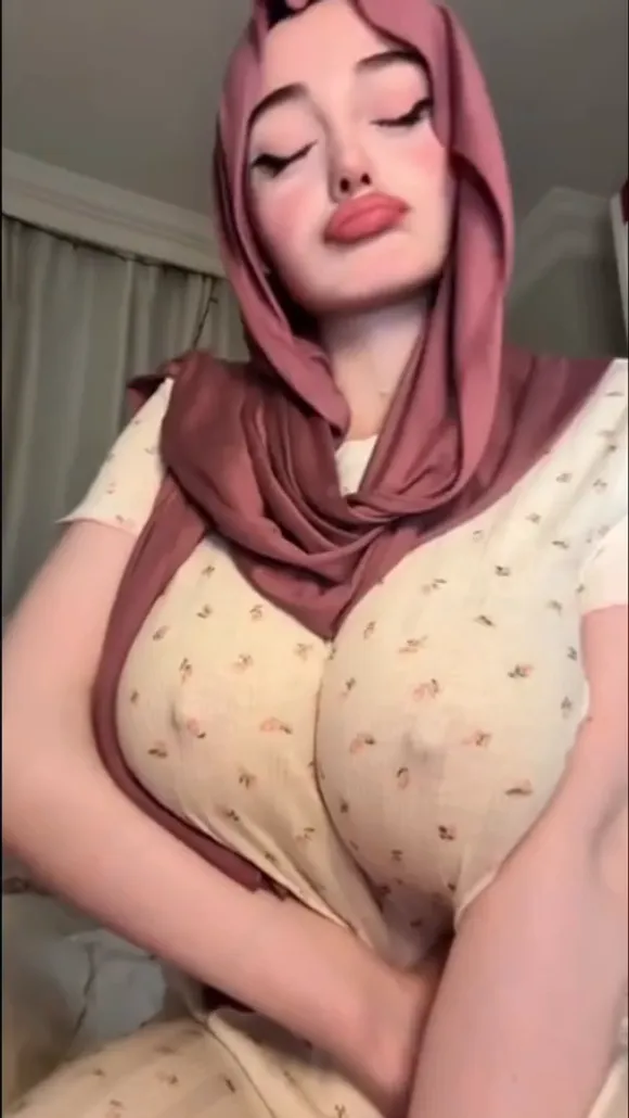 Zelal Floral Top Boob Display OnlyFans Video Leaked