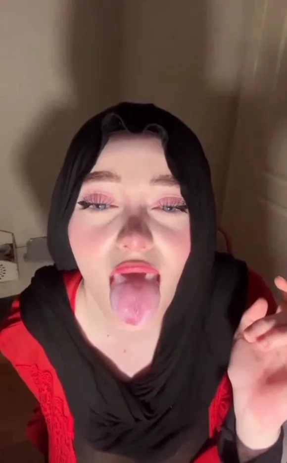 Zelal Tongue Out Tease OnlyFans Video Leaked
