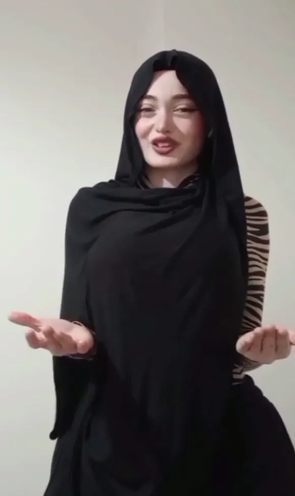 Zelal Black Hijab Hand Gesture OnlyFans Video Leaked
