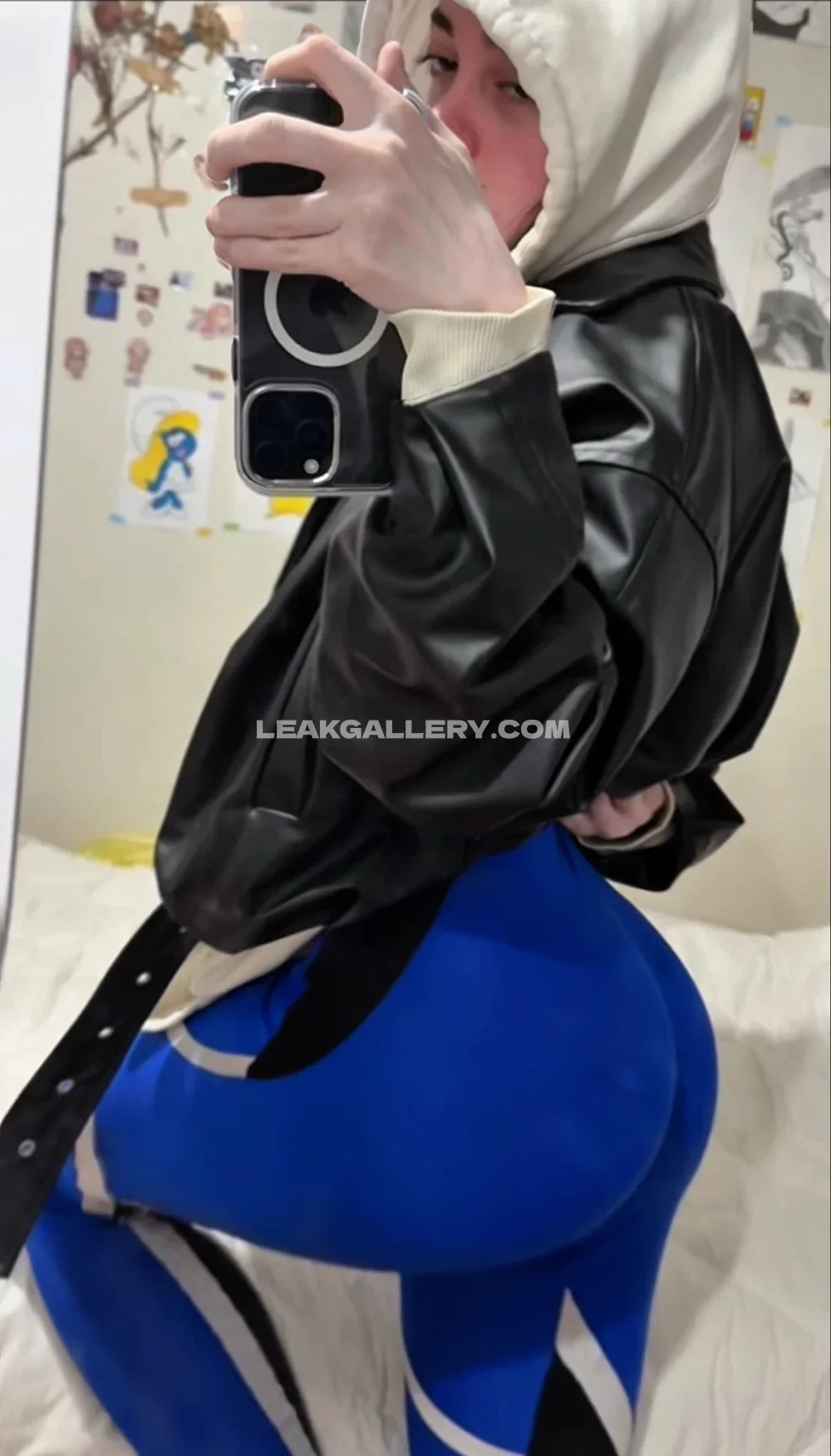 Zelal Hoodie And Leggings Selfie OnlyFans Photo Leaked