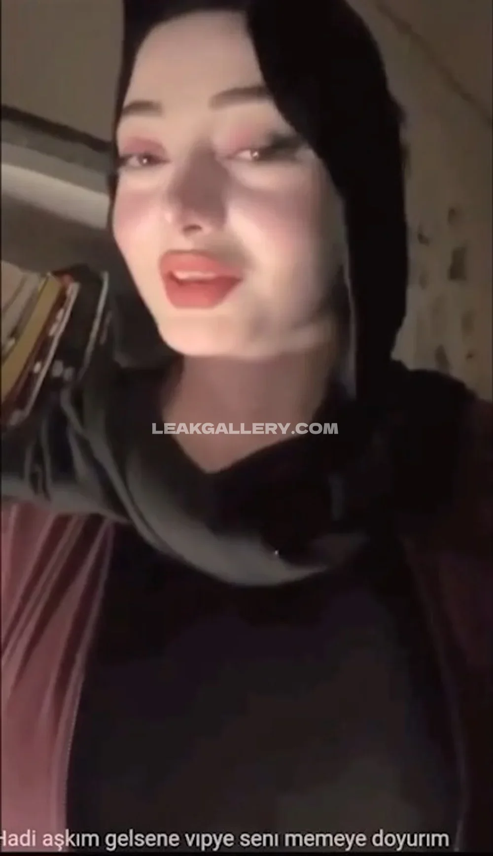 Zelal Hooded Top Close Up OnlyFans Photo Leaked