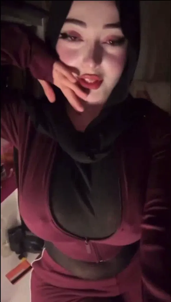 Zelal Hooded Topless Selfie OnlyFans Video Leaked