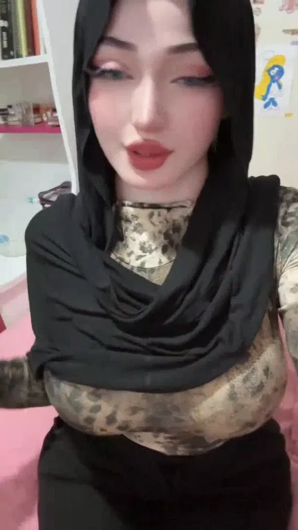 Zelal Black Headscarf Tease OnlyFans Video Leaked