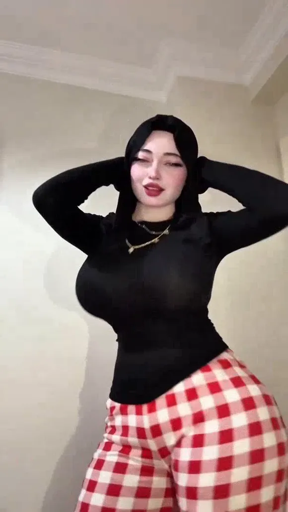 Zelal Black Top Checkered Pants OnlyFans Video Leaked