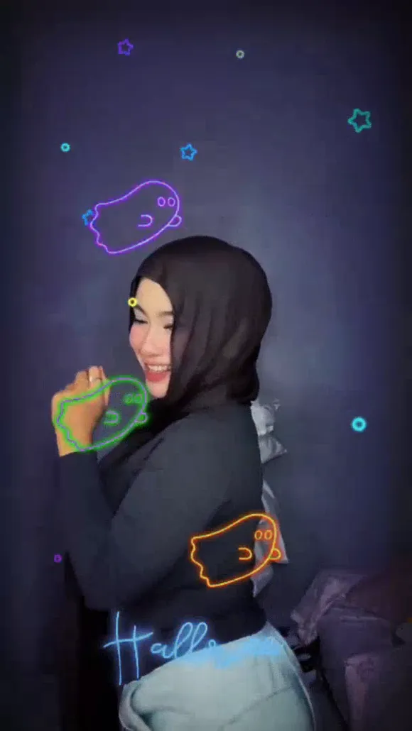 Zelal Smiling Hoodie Pose OnlyFans Video Leaked