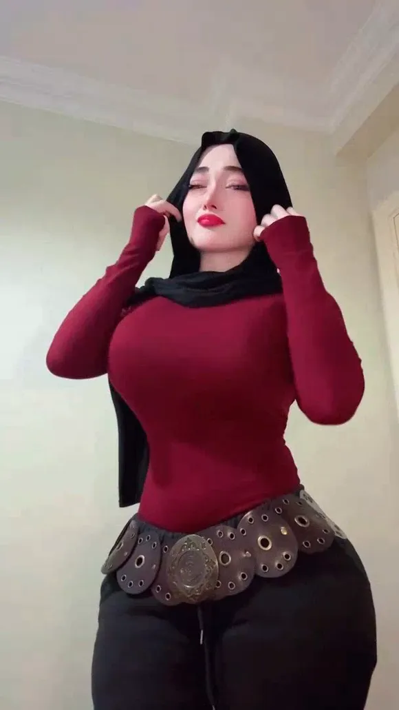 Zelal Red Top Full Body Pose OnlyFans Video Leaked