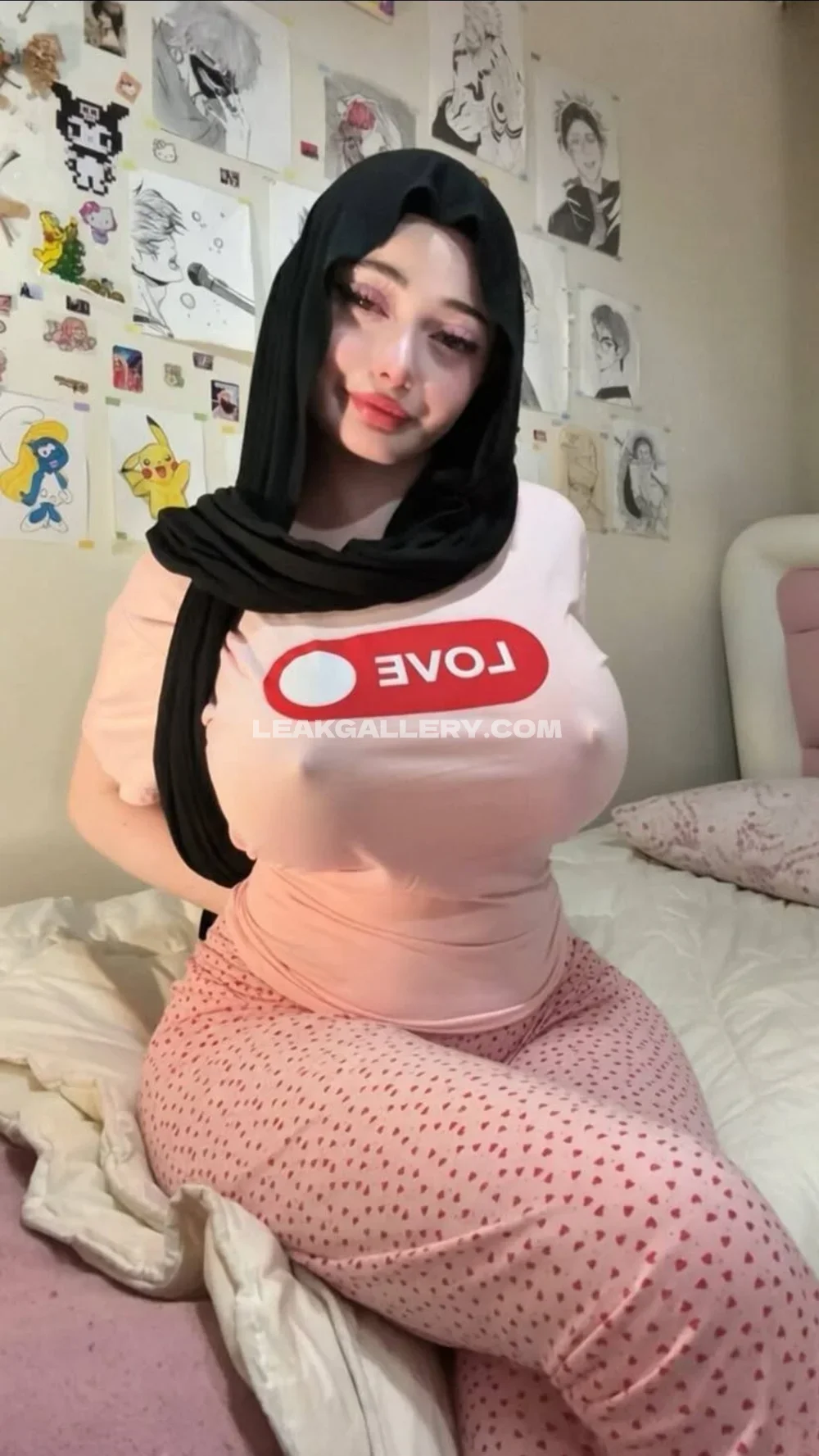 Zelal Pink Top With Love Logo OnlyFans Photo Leaked