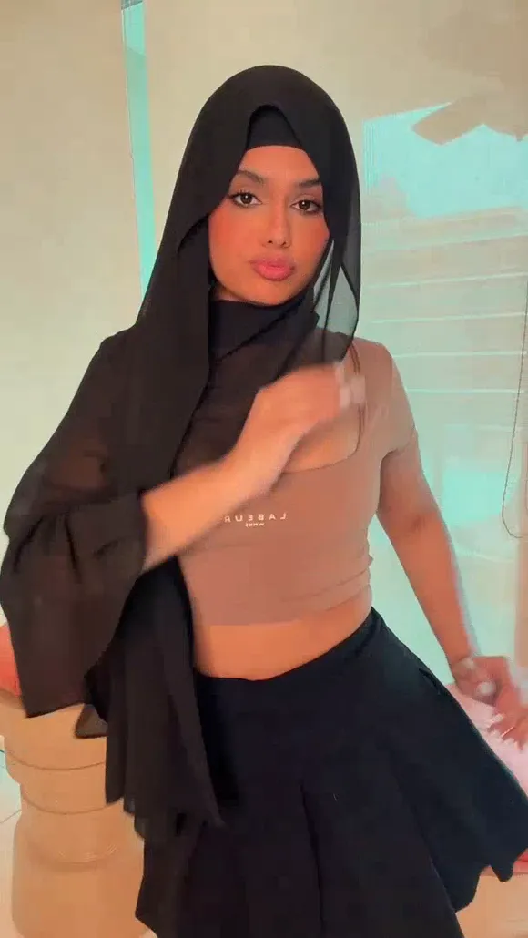 Zelal Hijab Topless Tease OnlyFans Video Leaked