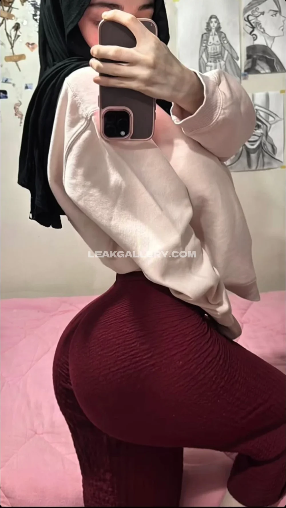 Zelal Bare Ass Selfie Pose OnlyFans Photo Leaked