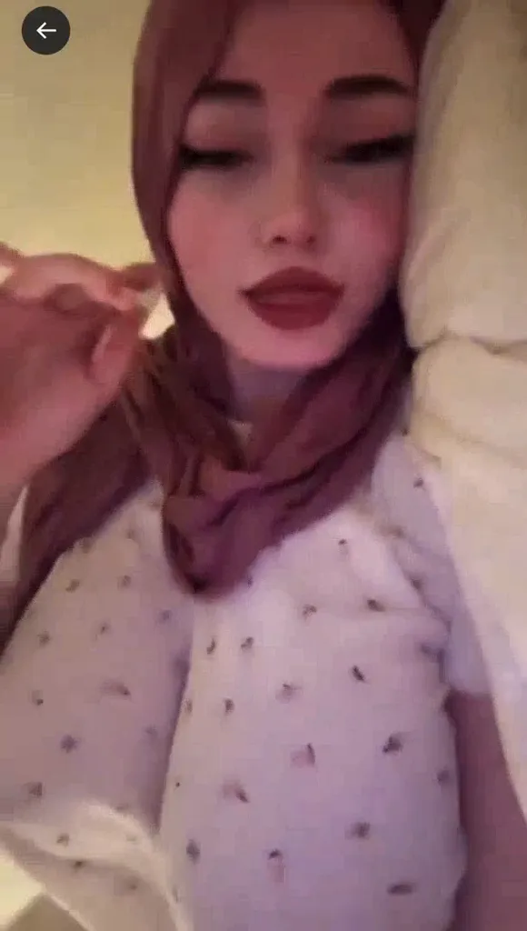 Zelal Headscarf And Polka Dot Top OnlyFans Video Leaked
