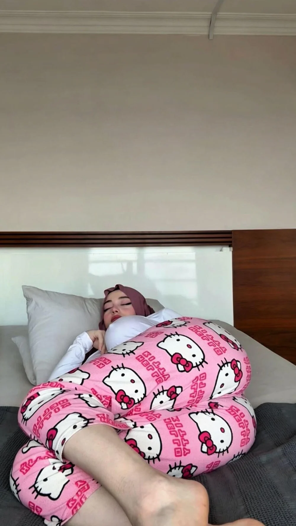 Zelal Sleeping in Hello Kitty Pajamas OnlyFans Photo Leaked