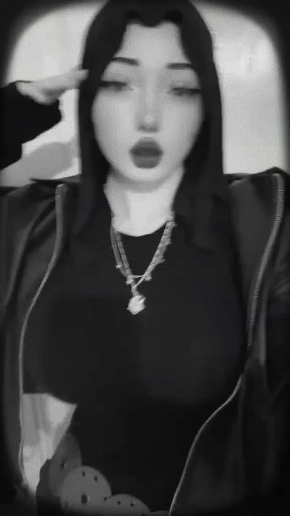 Zelal Black Hoodie Salute Pose OnlyFans Video Leaked