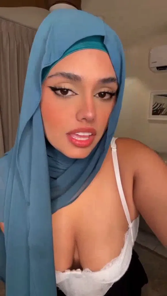 Zelal Hijab Bra Tease OnlyFans Video Leaked