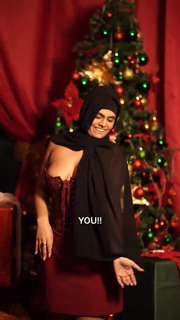 Zelal Red Dress With Headscarf OnlyFans Video Leaked