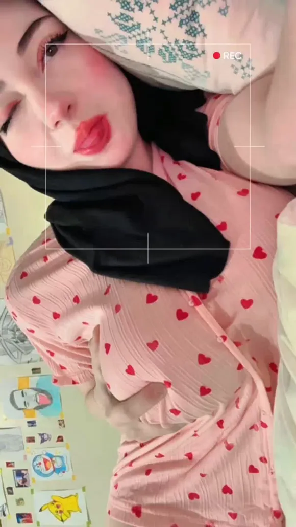 Zelal Pink Heart Pajamas Tease OnlyFans Video Leaked