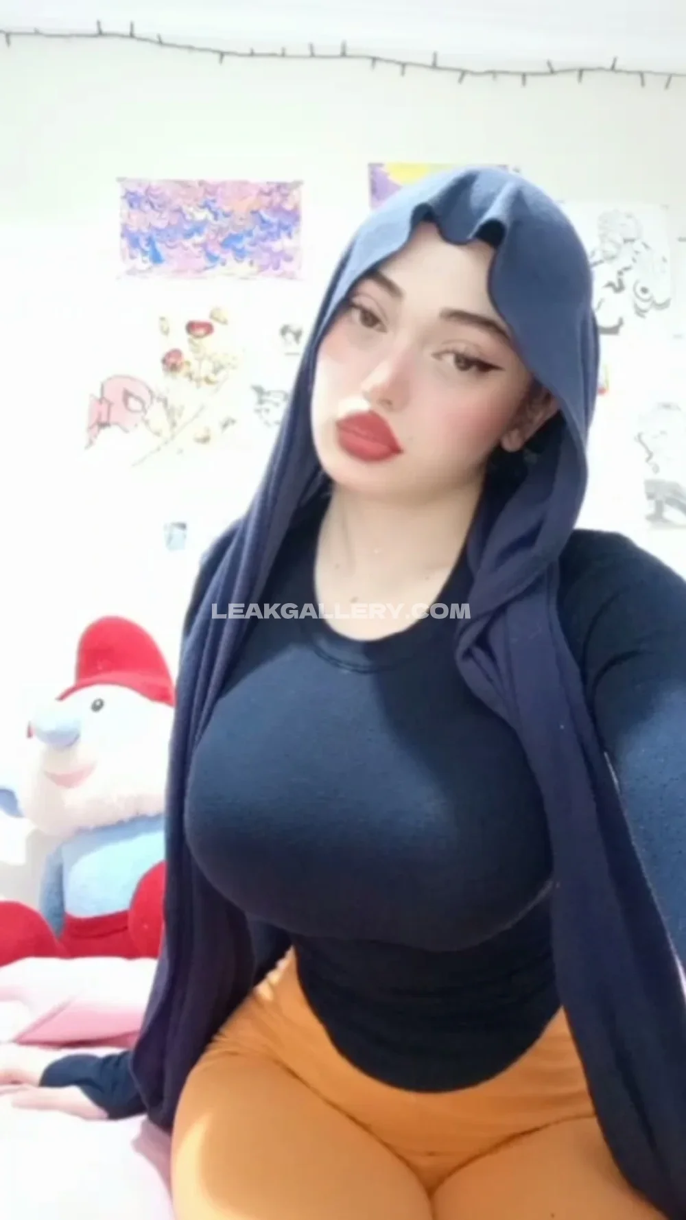 Zelal Hooded Top Tease OnlyFans Photo Leaked