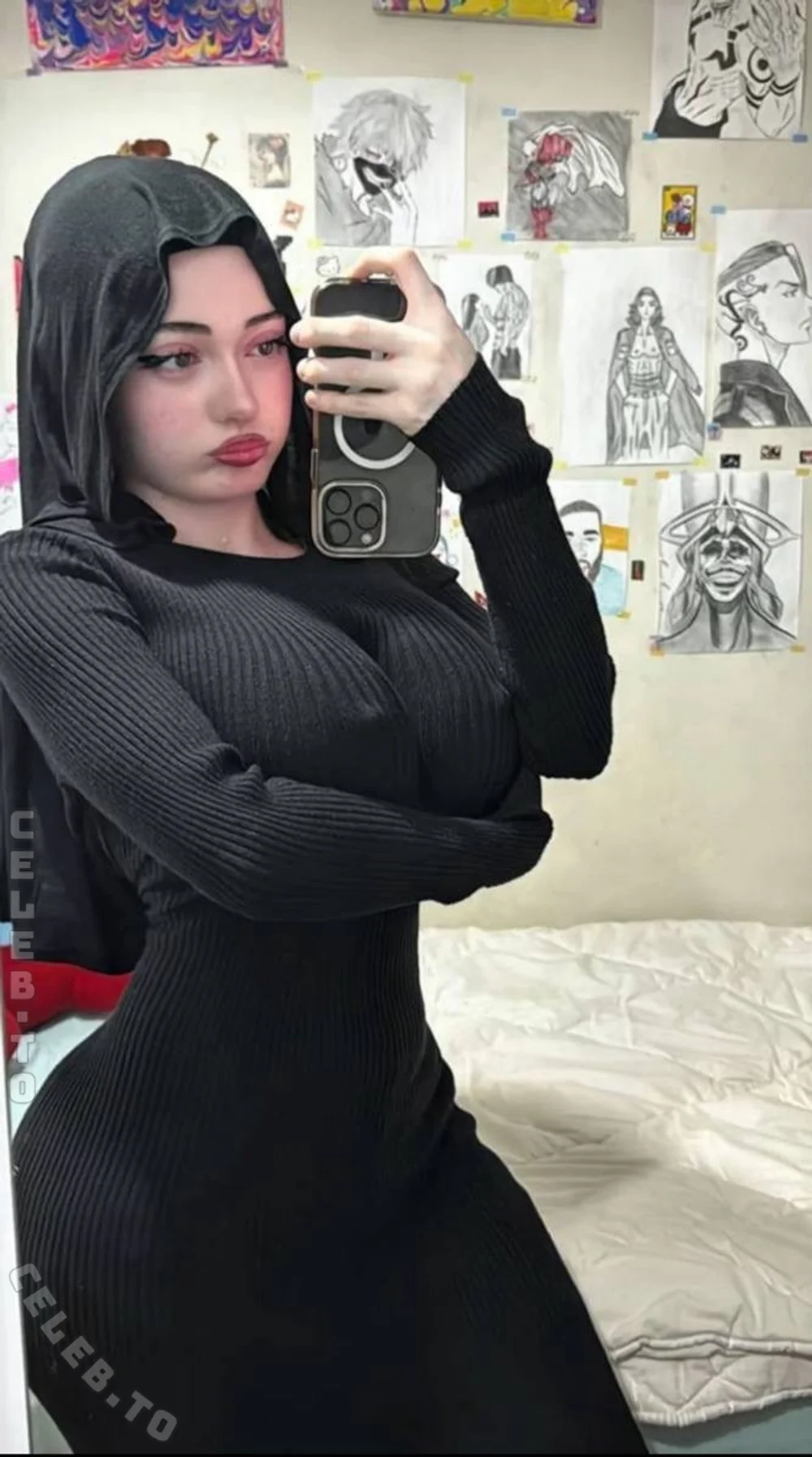 Zelal Black Hoodie Selfie Pose OnlyFans Photo Leaked