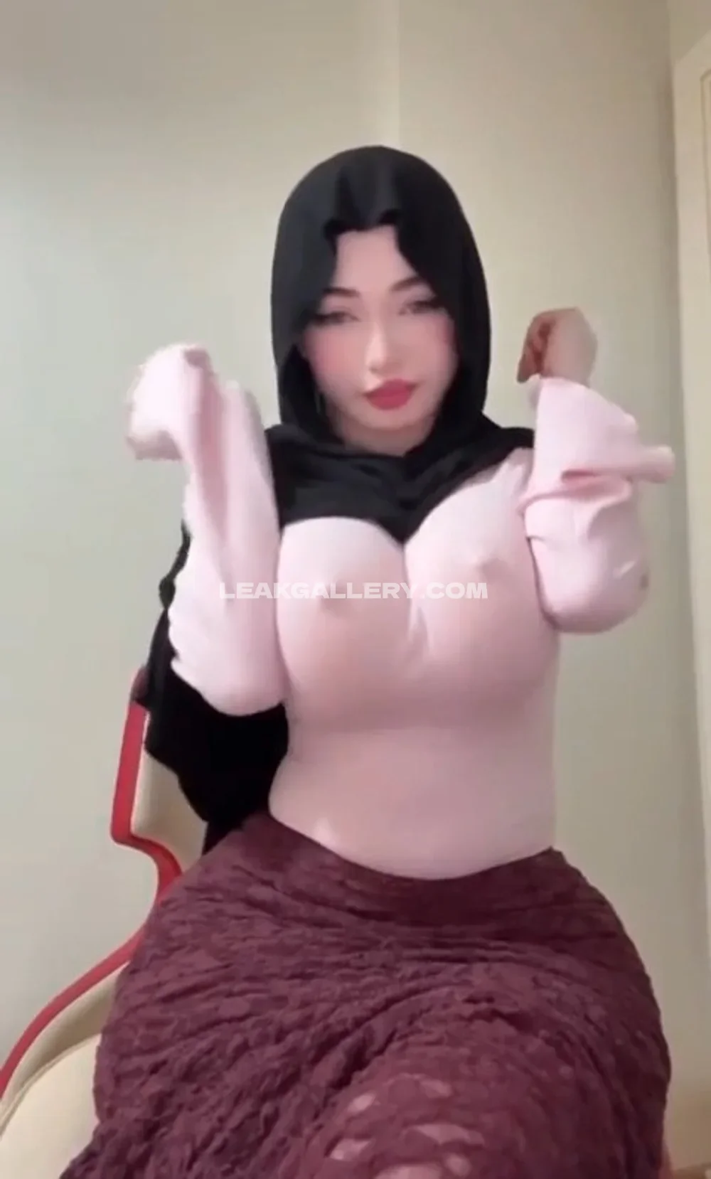 Zelal Topless Hoodie Tease OnlyFans Photo Leaked