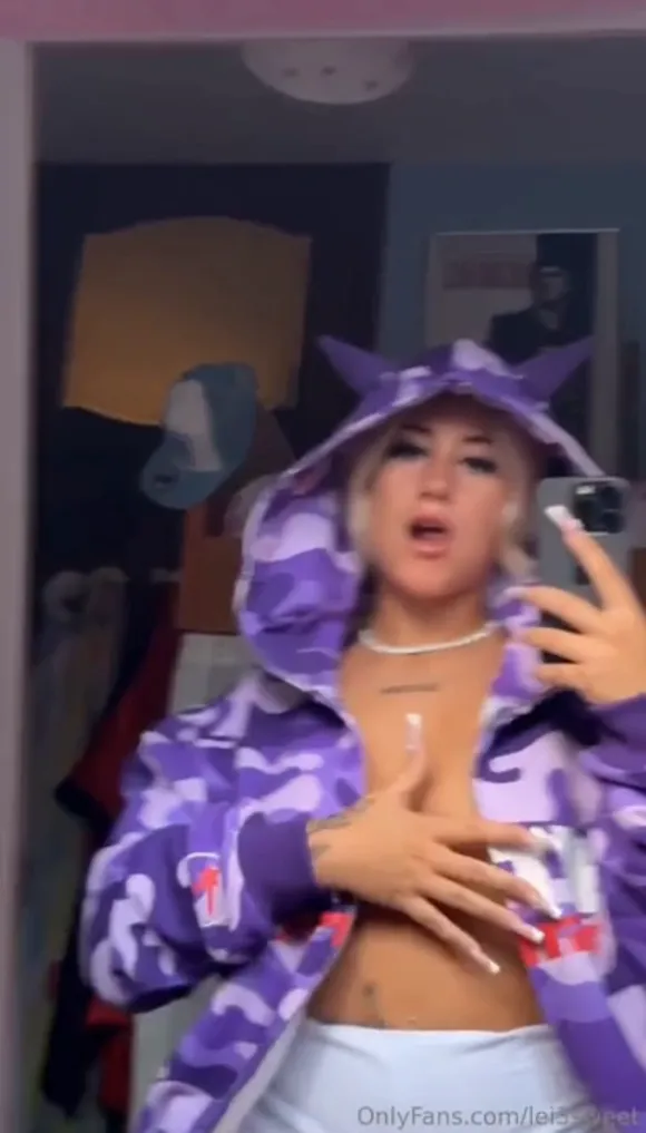 Lei 3 Sweet Unzipped Hoodie Tits OnlyFans Video Leaked