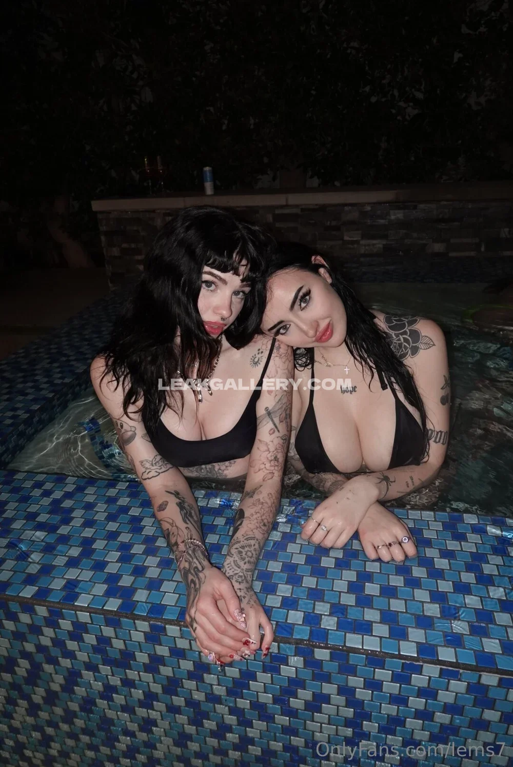 Lems7 Poolside Twin Bikini Pose OnlyFans Photo Leaked