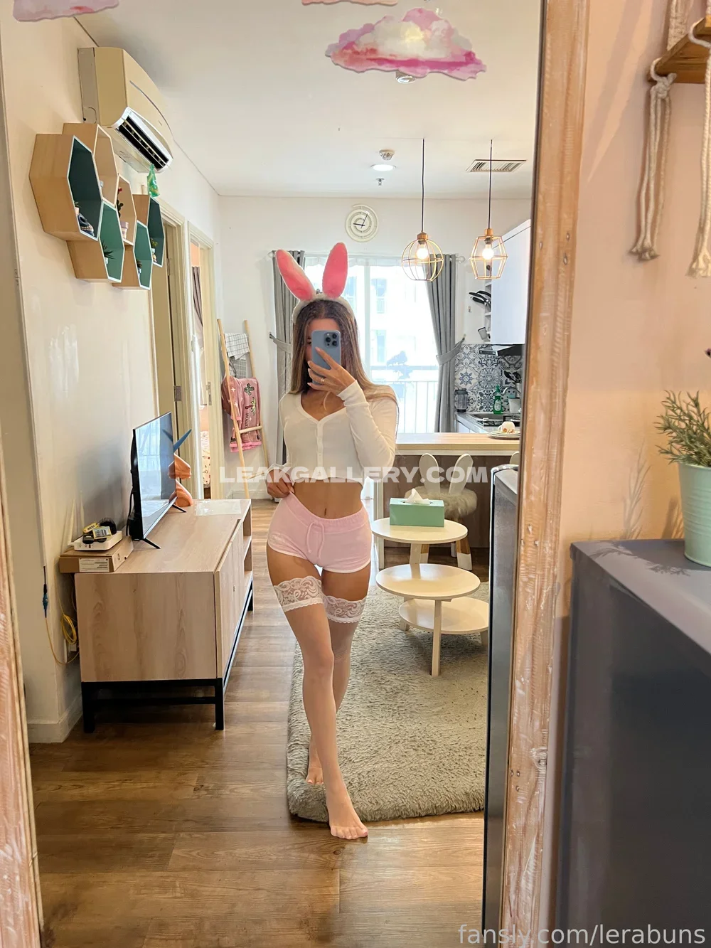 Lera_buns Bunny Ears Mirror Selfie OnlyFans Photo Leaked