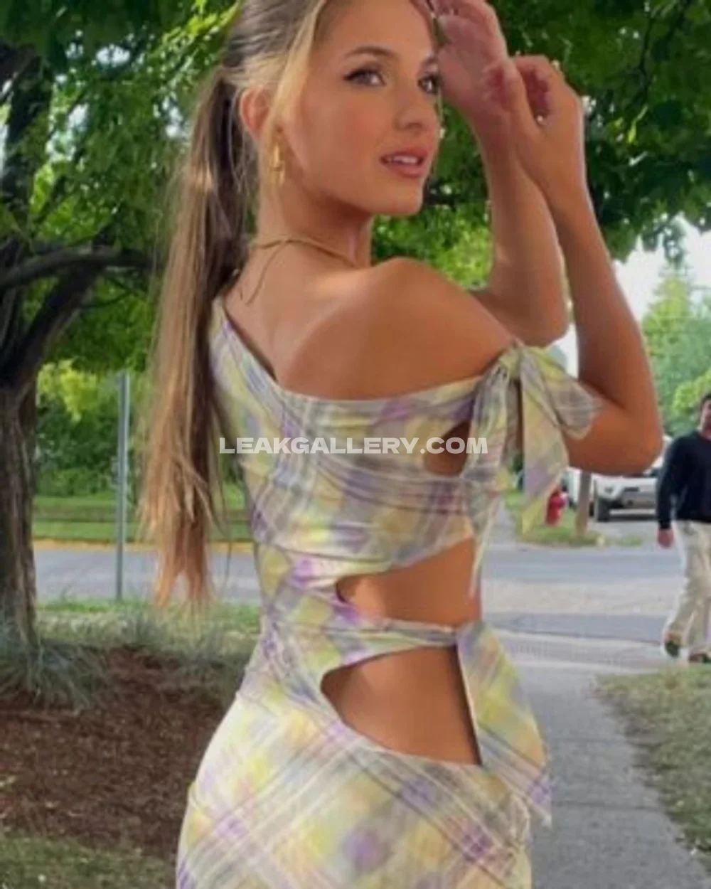 Lexi_rivera Plaid Cutout Dress Pose OnlyFans Photo Leaked