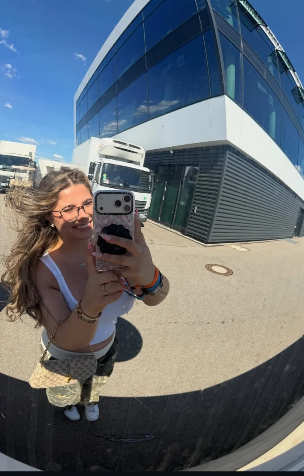 Lilou Secret Outdoor Selfie With Glasses OnlyFans Photo Leaked