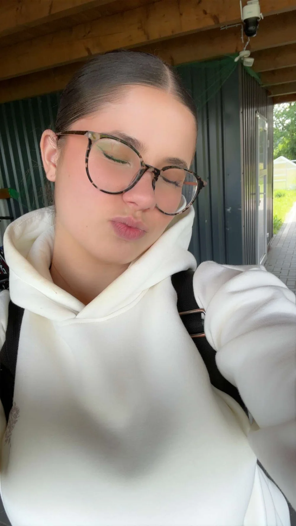 Lilou Secret Hoodie Selfie Pout OnlyFans Photo Leaked