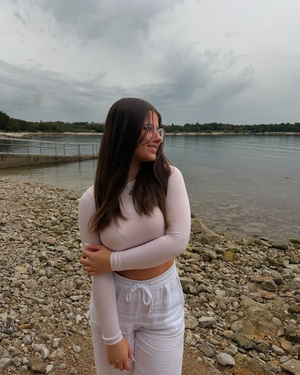 Lilou Secret Beachside Crop Top Pose OnlyFans Photo Leaked