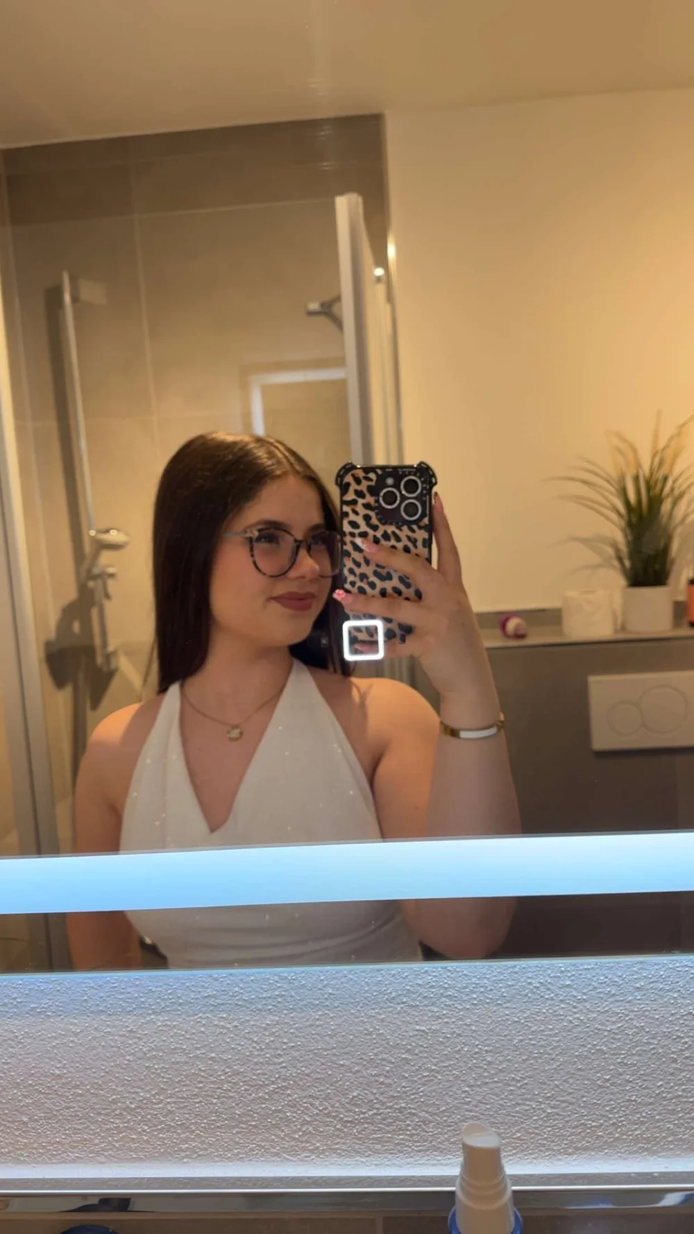 Lilou Secret Mirror Selfie In White Dress OnlyFans Photo Leaked