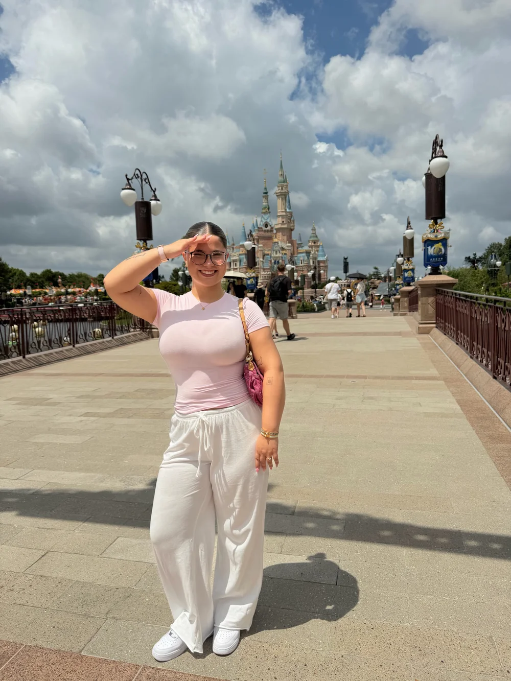 Lilou Secret Pink Top White Pants OnlyFans Photo Leaked