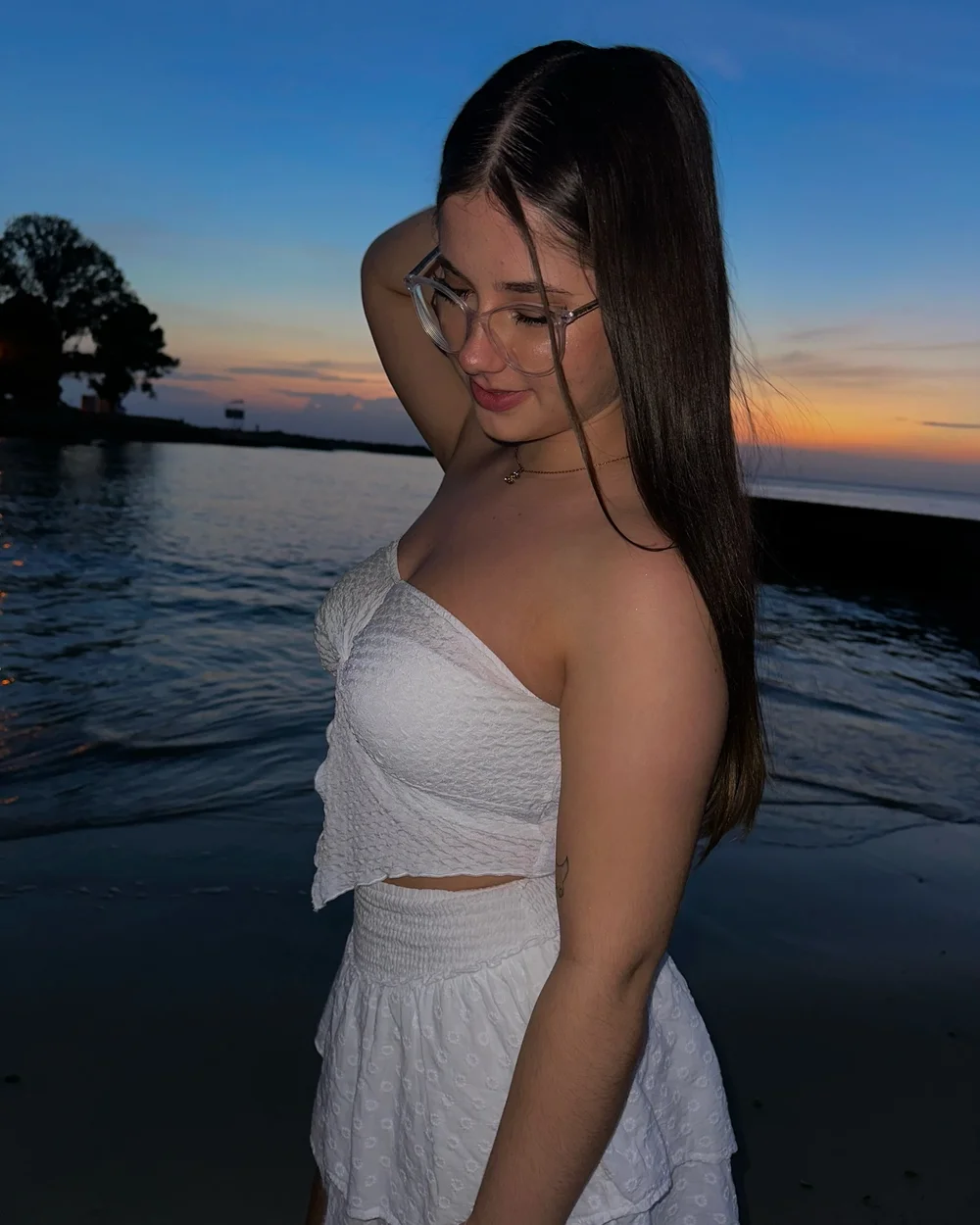 Lilou Secret White Top Beach Pose OnlyFans Photo Leaked